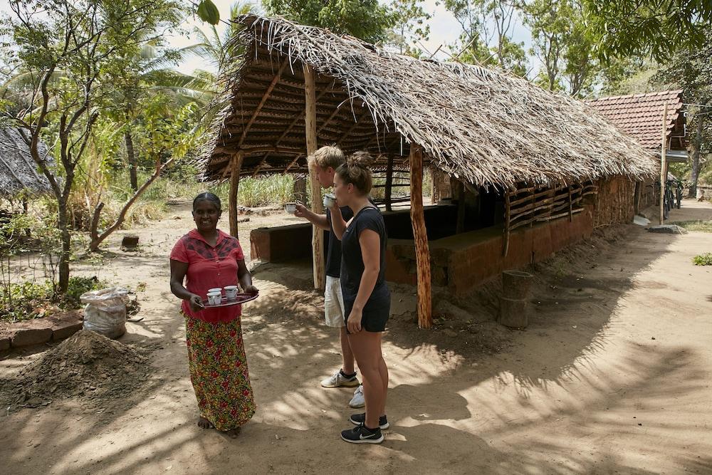 Hotel Sigiriya Ngoại thất bức ảnh A woman from the village of N'wassibi, in the N'wassibi District, speaks with a Peace Corps volunteer.