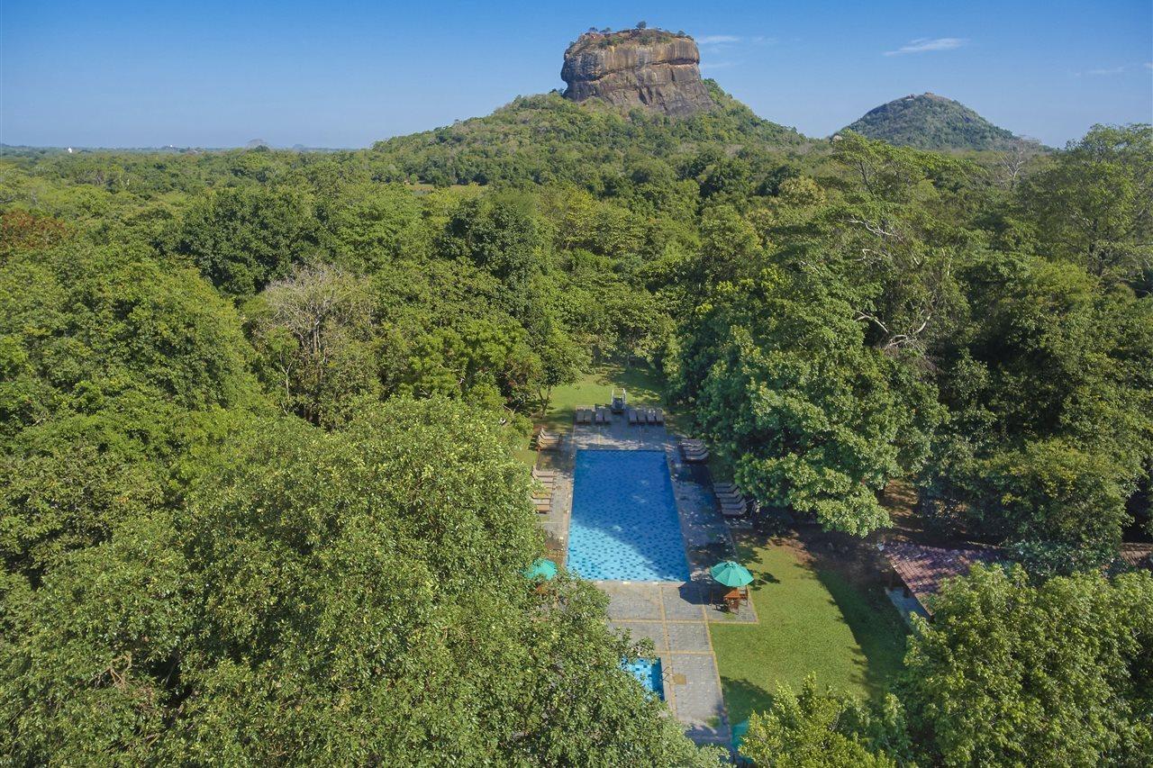 Hotel Sigiriya Ngoại thất bức ảnh Sigiriya Rock