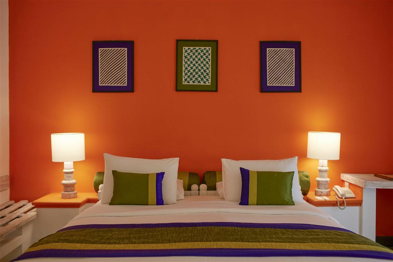 Hotel Sigiriya Ngoại thất bức ảnh A bedroom at the Taj Bengal