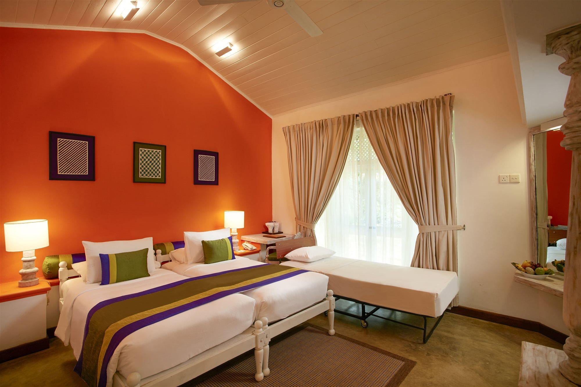 Hotel Sigiriya Ngoại thất bức ảnh A room at the Taj Bengal