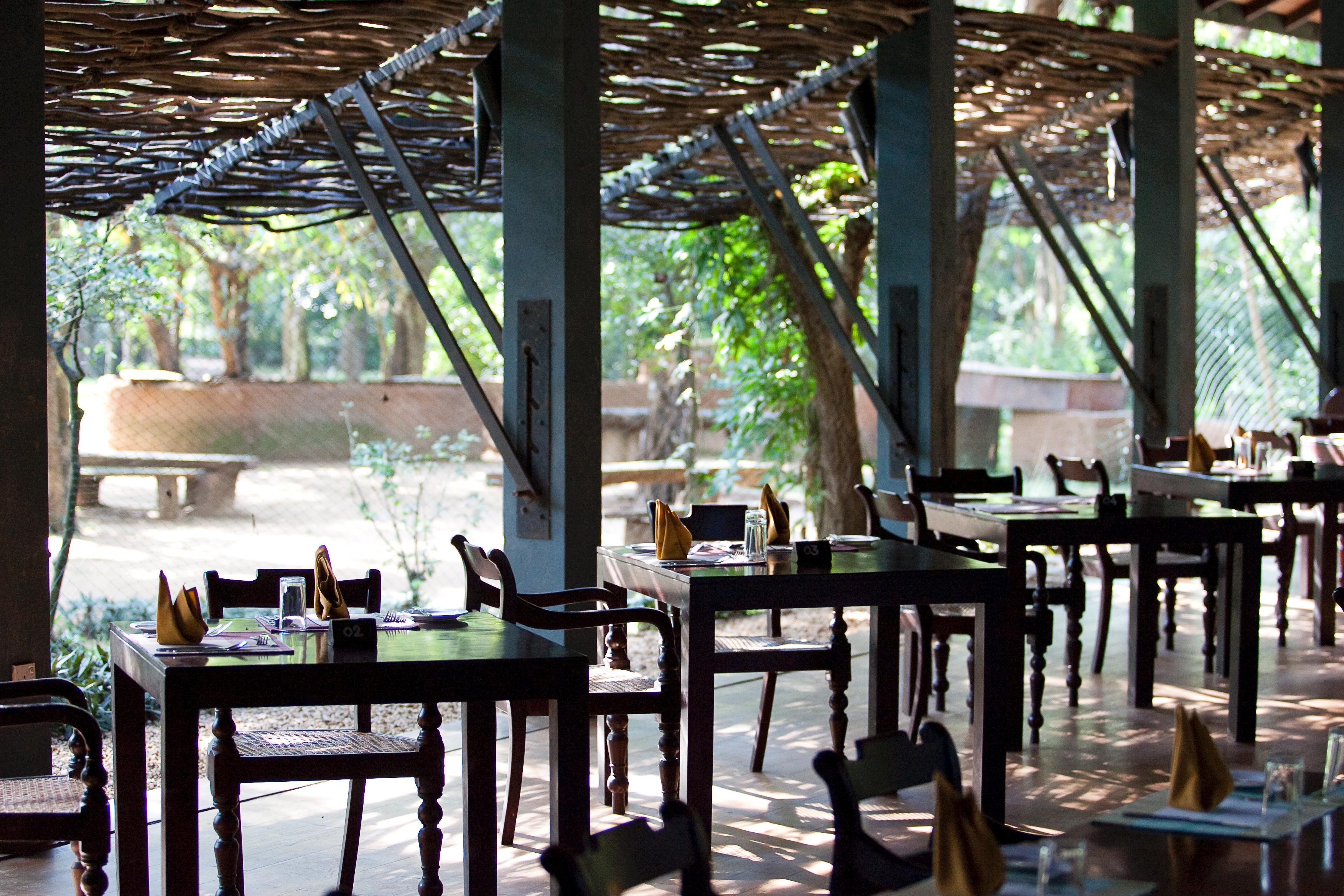Hotel Sigiriya Ngoại thất bức ảnh The restaurant at the resort