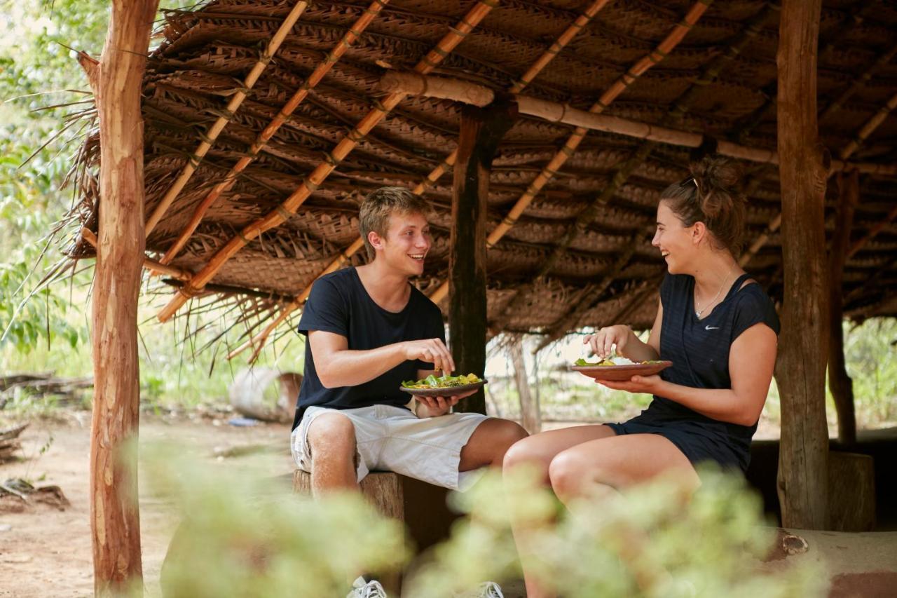 Hotel Sigiriya Ngoại thất bức ảnh Visitors at the Stone Age Centre