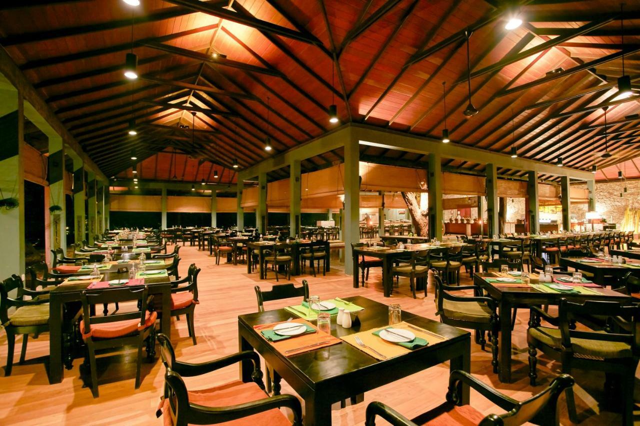 Hotel Sigiriya Ngoại thất bức ảnh The interior of the restaurant
